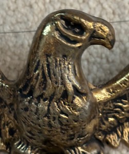 lot 297 image: Majestic Golden Brass Eagle Decorative Wall Hanging