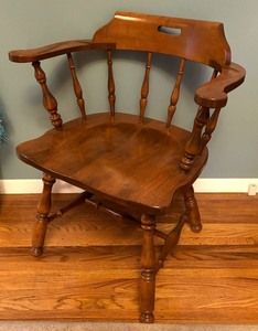 lot 300 image: Charming Vintage Wooden Curved Back Chair
