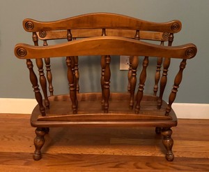 lot 308 image: Vintage Wooden Literature Stand  Magazine Rack