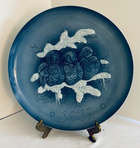 lot 311 image: Blue and White Vintage Delights