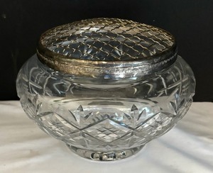 lot 329 image: Edinburgh Crystal Vase