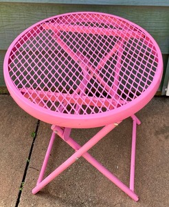 lot 264 image: Vintage Hot Pink Metal Folding Side Table