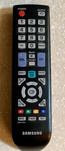 lot 269 image: Samsung 32 TV with Remote