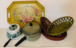 lot 187 image: Vintage Serving Pieces
