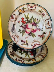 lot 190 image: Vintage Plates, Plastic Cups and Trays