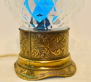 lot 193 image: Vintage MCM I.W. Rice & Co Portable Lamp Etched Glass Globe Boudoir Light