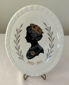lot 333 image: Queen Related Collectibles