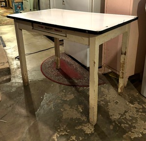 lot 347 image: Vintage Enamel Top Table