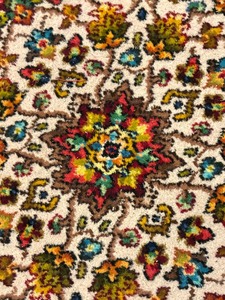 lot 370 image: Round Vintage Rug