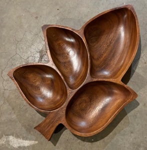 lot 384 image: Beautiful Vintage Wooden Serving Pieces