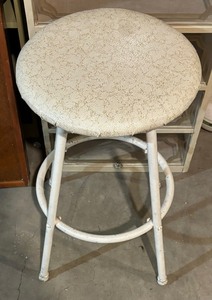 lot 389 image: Vintage Stool