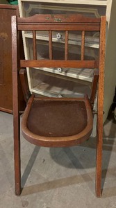 lot 393 image: Darling Vintage Childrens Folding Chair