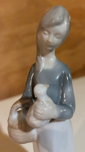 lot 401 image: Norleans Girl with Ducks Figurine