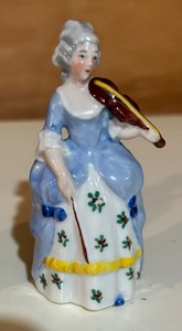 lot 407 image: Four Small Vintage Figurines