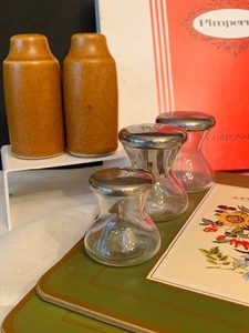 lot 355 image: Variety of  Placemats, Salt and Pepper Shakers, Coasters and More
