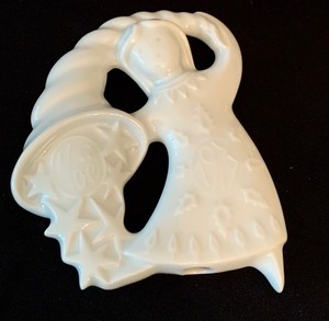 lot 365 image: White Vintage Collectors Haviland Ornaments