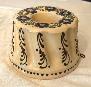 lot 410A image: Variety of Vintage Delightful Decor