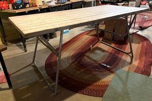 lot 433 image: Terrific Vintage Table