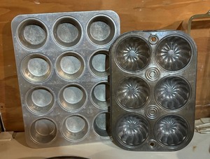 lot 434 image: Muffin Tins, Cake Pans, Bread Pans and More