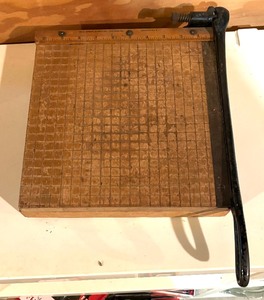 lot 438 image: Vintage Ingento Paper Cutter
