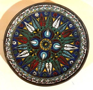 lot 448 image: Bright and Beautiful Vintage Enameled Decorative Plates