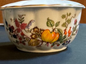 lot 206 image: Vintage Aynsley Somerset Lidded Trinket Dish