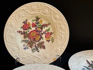 lot 210 image: Set of 8 Wedgewood Plates Eturia England