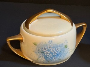 lot 211 image: Vintage Rosenthal Donatello Cream and Sugar Set