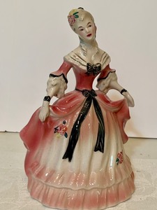 lot 179 image: Variety of Vintage Porcelain Figurines