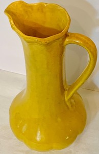 lot 180 image: Pretty Vintage Yellow Pottery Pitcher