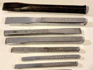 lot 466 image: Variety of Vintage Chisels