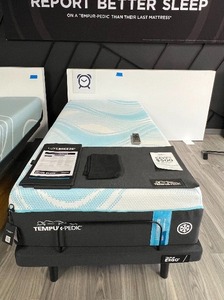 TWIN LUXEBREEZE Tempur-Pedic Soft Mattress with Adjustable Tempur-Ergo Base with Keeson Remote Control.