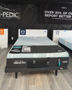 LuxeAdapt Tempur-Pedic Tempur-Adapt, Queen Medium Hybrid firmness Mattress, Adjustable Base w Keeson Remote Control.