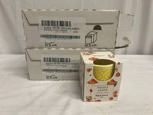 lot 4 image: 2x 6 Persian Amber Scented Candles in Terra Cotta Pots