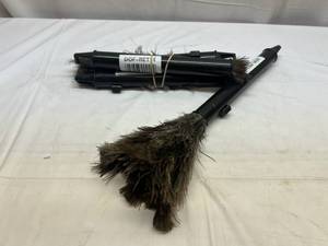lot 23 image: 4 Retractable Feather Dusters