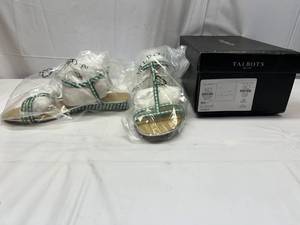 lot 35 image: Size 8 Talbots Clover Daisy Sandal
