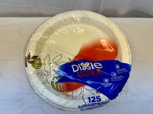lot 45 image: 125ct Dixie Ultra Plates