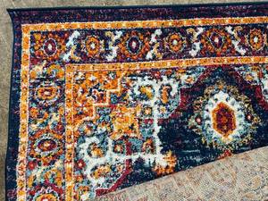 lot 102 image: 5.3x7.3 Diamond Area Rug
