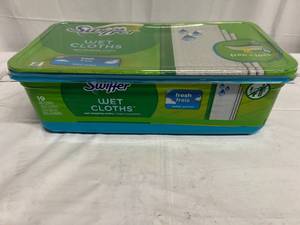 lot 111 image: 19 Swiffer Wet Cloths