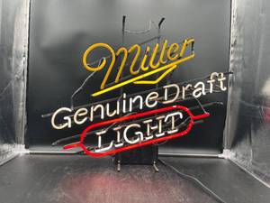 lot N202 image: Miller Genuine Draft Light Neon Sign
