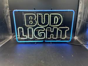 lot N289 image: Bud Light Neon Sign