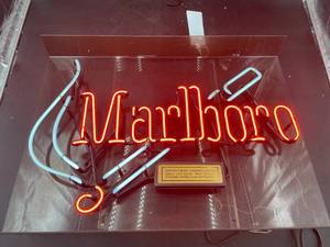 lot N306 image: Marlboro Neon Sign
