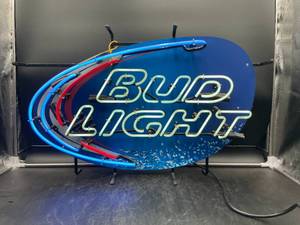 lot N335 image: Bud Light Neon Sign