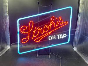 lot N341 image: Strohs On Tap Neon Sign