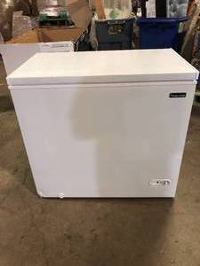 Magic Chef 7.0 cu. ft. Chest Freezer in White Customer Returns See Pictures