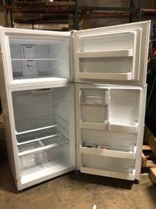 Vissani 18 cu. ft. Top Freezer Refrigerator DOE in White    Customer Returns See Picture
