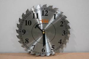 lot 131 image: Saw Blade 10 Clock