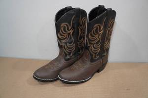 lot 165 image: Smoky Mountain Boots -Youth Size 4