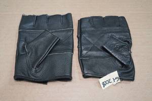 lot 198 image: Leather Riding Gloves -Medium