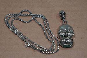 lot 200 image: Skull Head Necklace